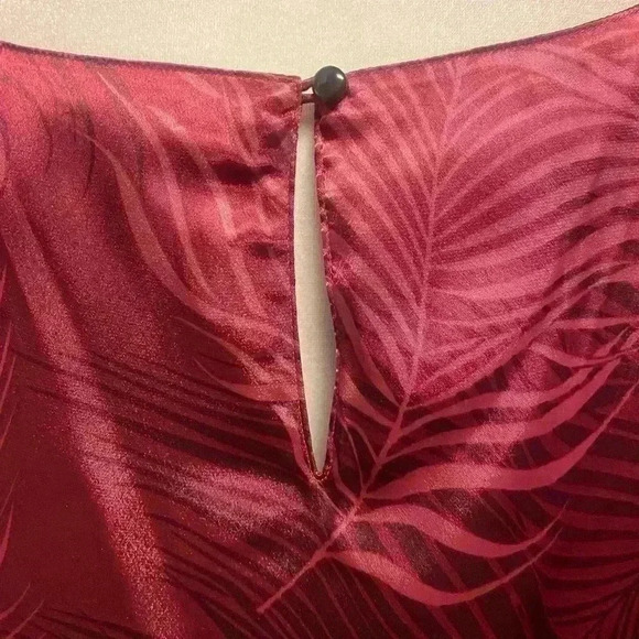 Covington Woman long sleeve top with rounded neck has leaf design size 20-22W - Picture 7 of 10